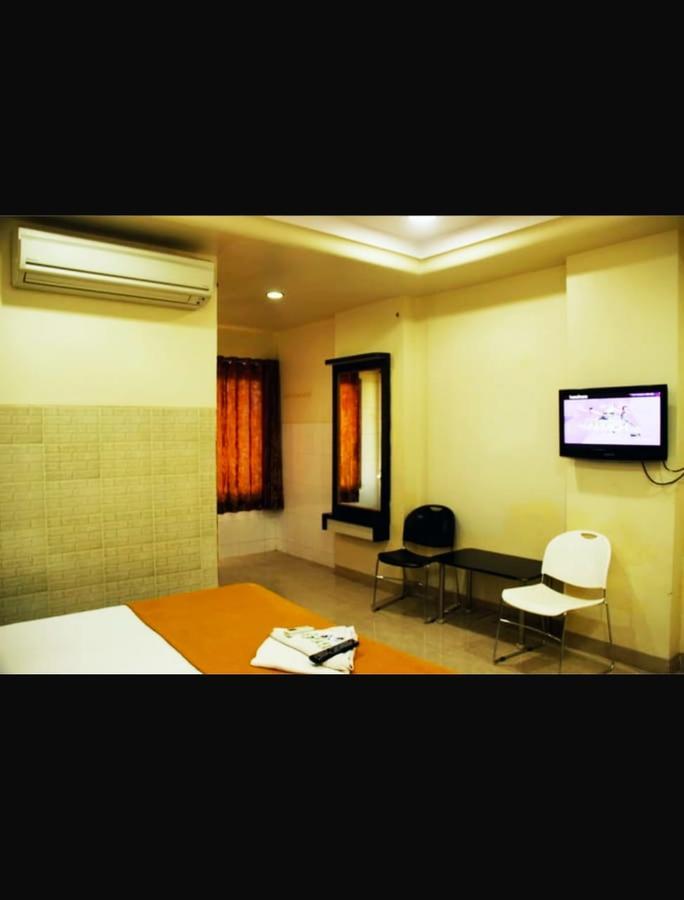 Hotel Apple Sai Residency 쉬르디 외부 사진